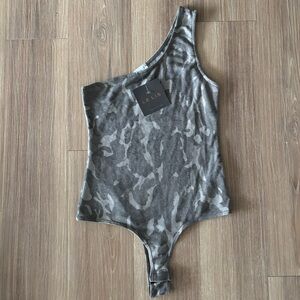 Le Lis Bodysuit Top Camouflage One Shoulder Knit Womens S NWT Boho Utility USA